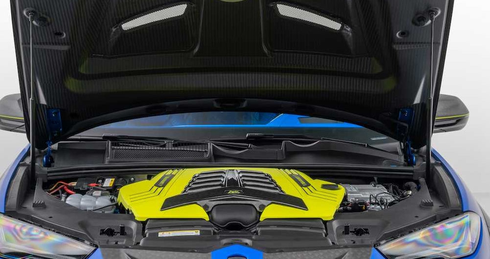 Full carbon engine cover with color accents Lamborghini Urus